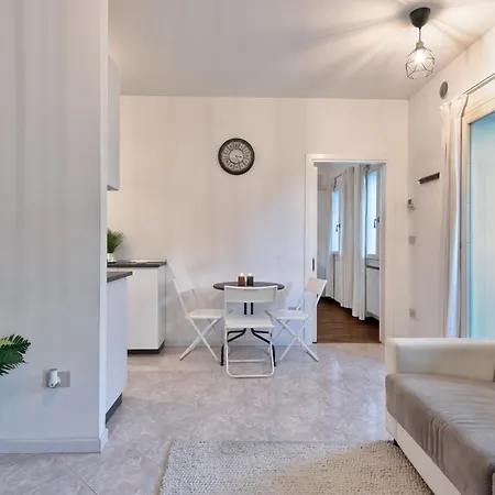 Retreat, Vicino Stazione Di