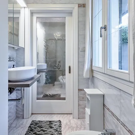 Apartment Retreat, Vicino Stazione Di